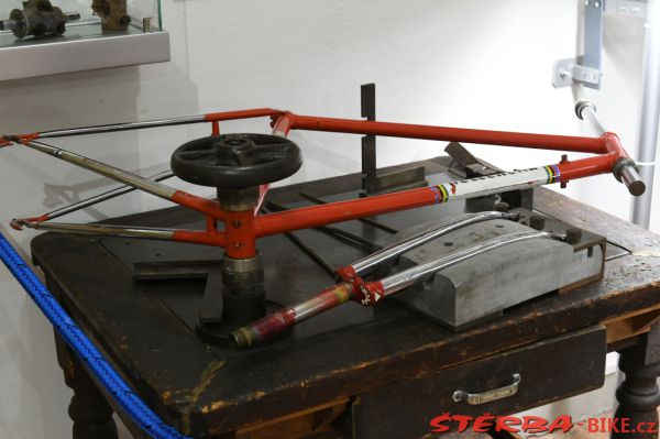 242/A - Collezione A. & C. Azzini