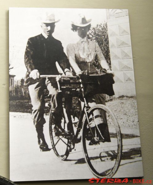 242/A - Collezione A. & C. Azzini