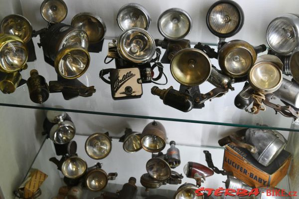 242/A - Collezione A. & C. Azzini