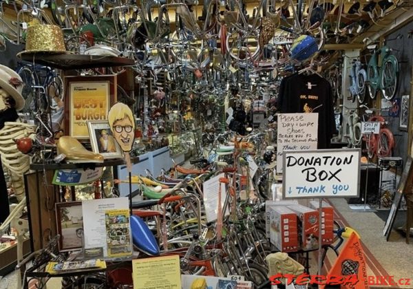 299/A - Bicycle Heaven, USA