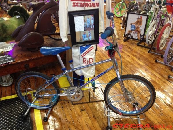 299/A - Bicycle Heaven, USA