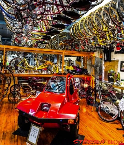 299/A - Bicycle Heaven, USA