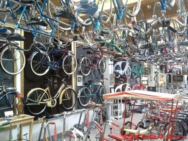 299/A - Bicycle Heaven, USA