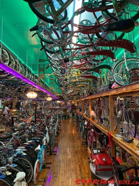 299/A - Bicycle Heaven, USA