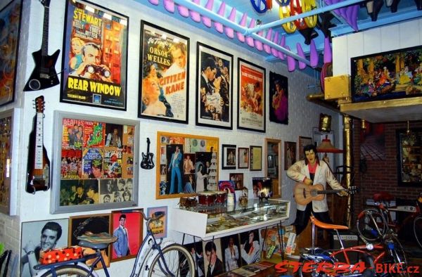 299/A - Bicycle Heaven, USA