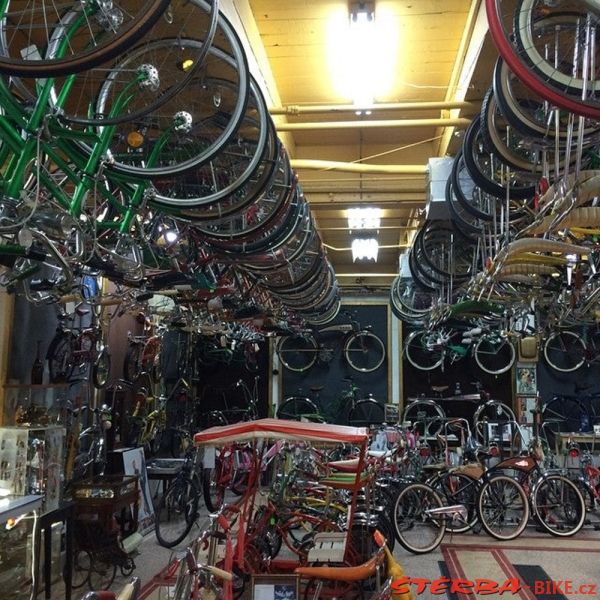 299/A - Bicycle Heaven, USA