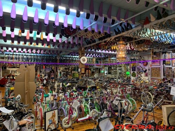 299/A - Bicycle Heaven, USA