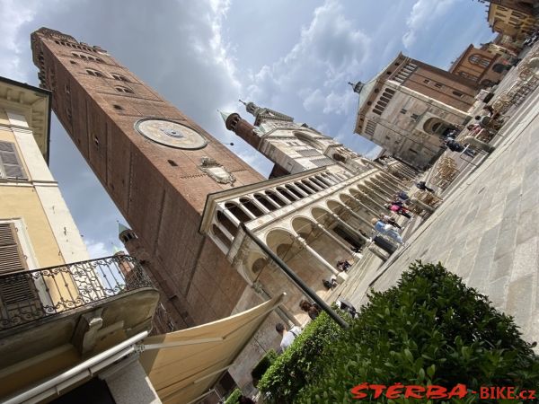 Cremona host