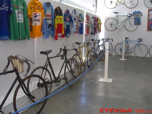 323 Expo Cycles Bédoin Ventoux