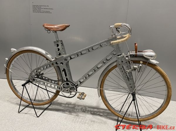 320/A - Pinakothek der Moderne München