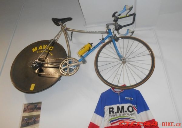 323 Expo Cycles Bédoin Ventoux