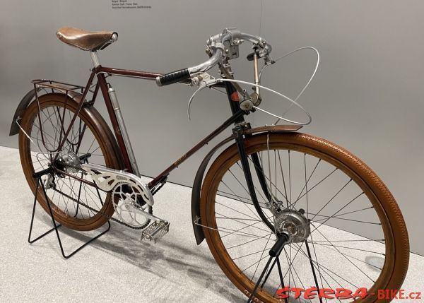 320/A - Pinakothek der Moderne München