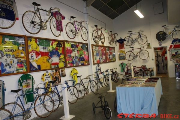 323 Expo Cycles Bédoin Ventoux