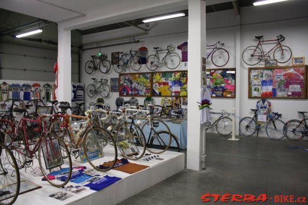 323 Expo Cycles Bédoin Ventoux