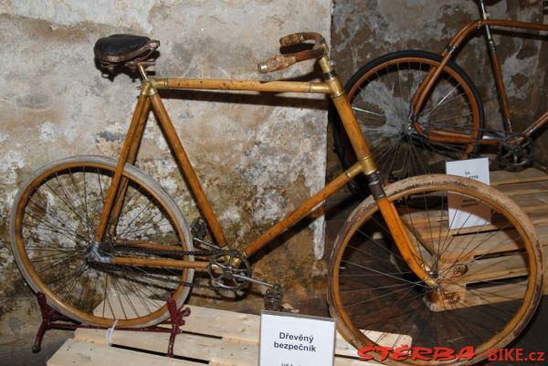 Králův Dvůr 2011- dřevěná kola