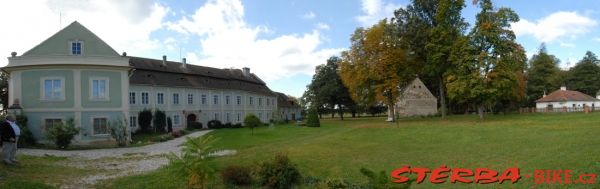 50 - Výstava historických kol – Zámek Luhov, ČR